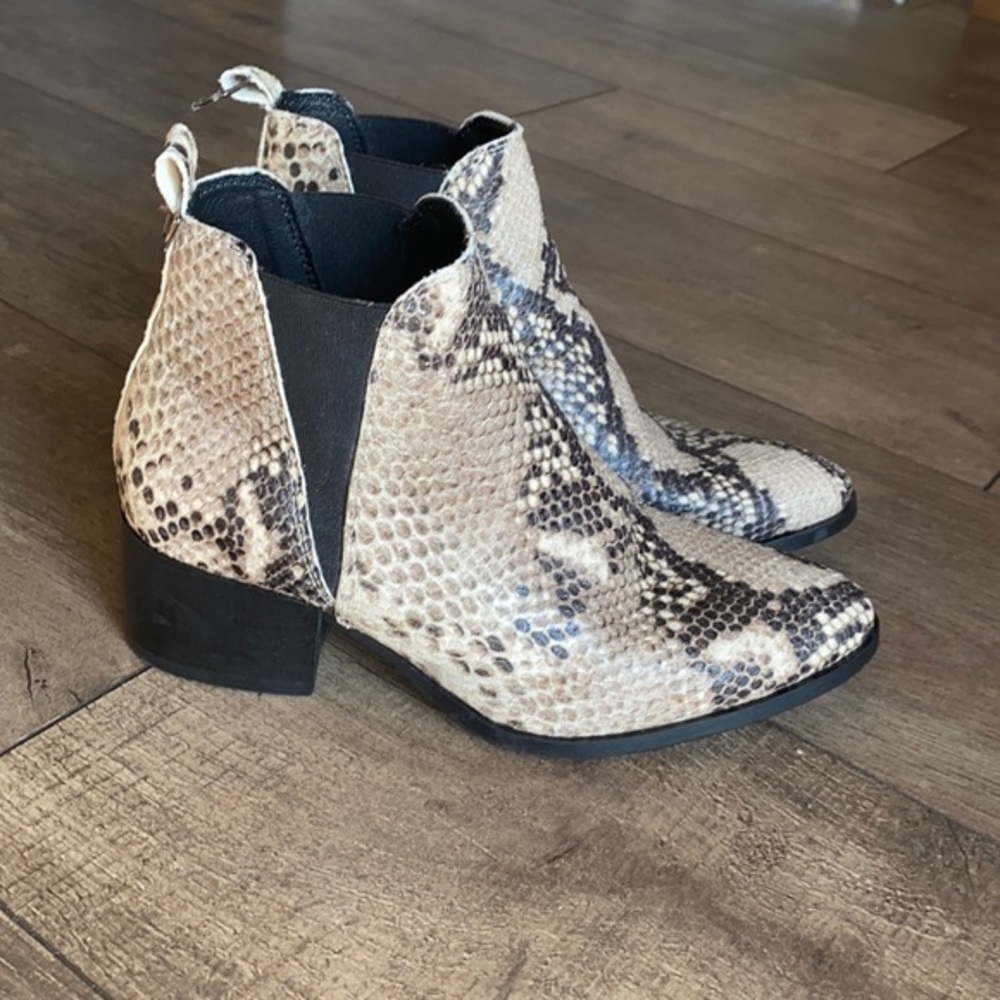 Simons Chelsea Snake Print Booties - Picture 2 of 5